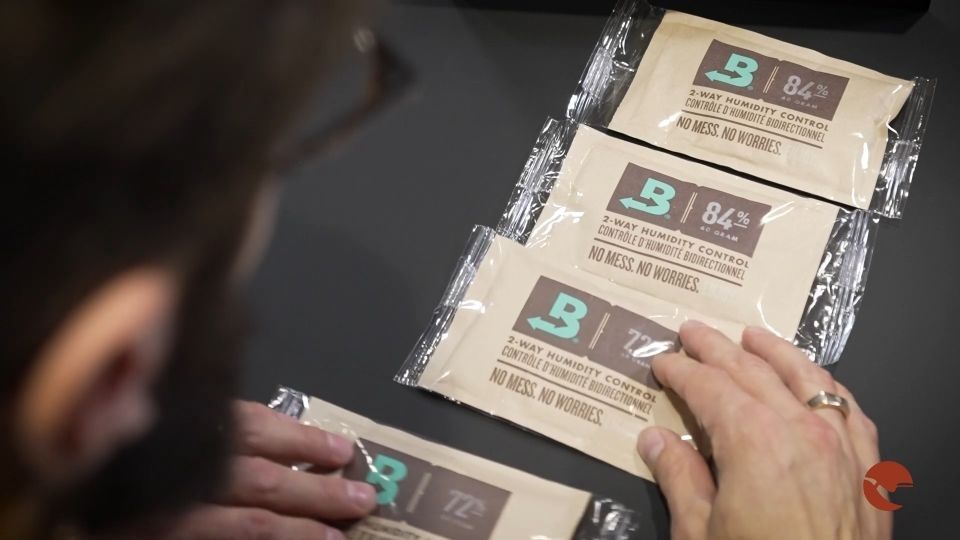 Sigilatto in un Sacchetto o in una Scatola con Bustina Umidificante